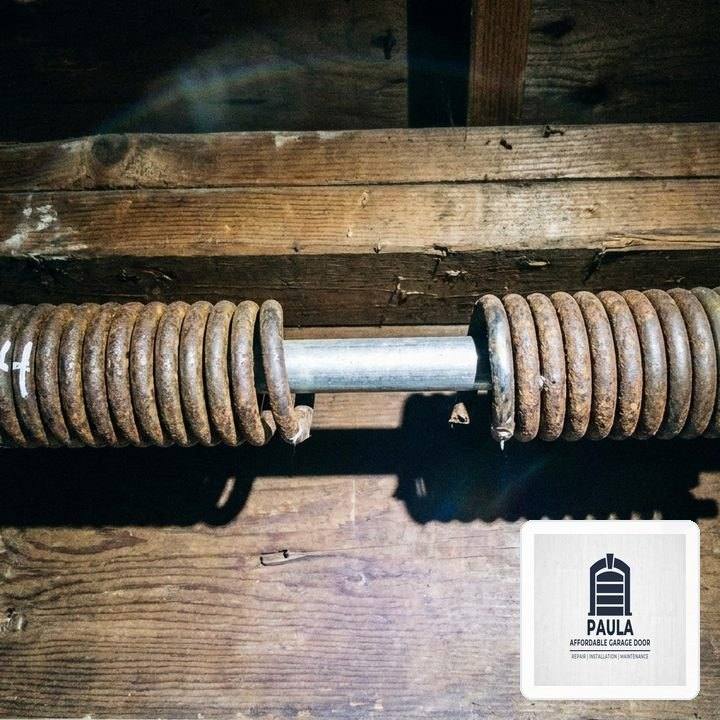 Paula Affordable Garage Door in Bellwood, IL: Heavy-Duty Steel Section Strut & 11-Gauge Hinge Reinforcement - Bellwood, IL